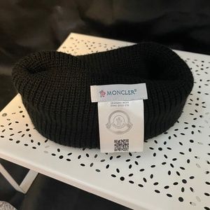 Moncler hat